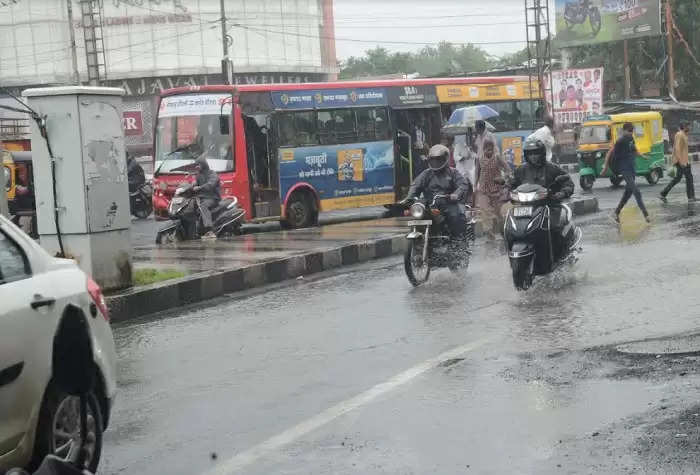 भोपाल में सुबह से तेज बारिश का दौर जारी, 31 जिलों में भी आसार, छोटी-बड़ी नदियां उफान पर