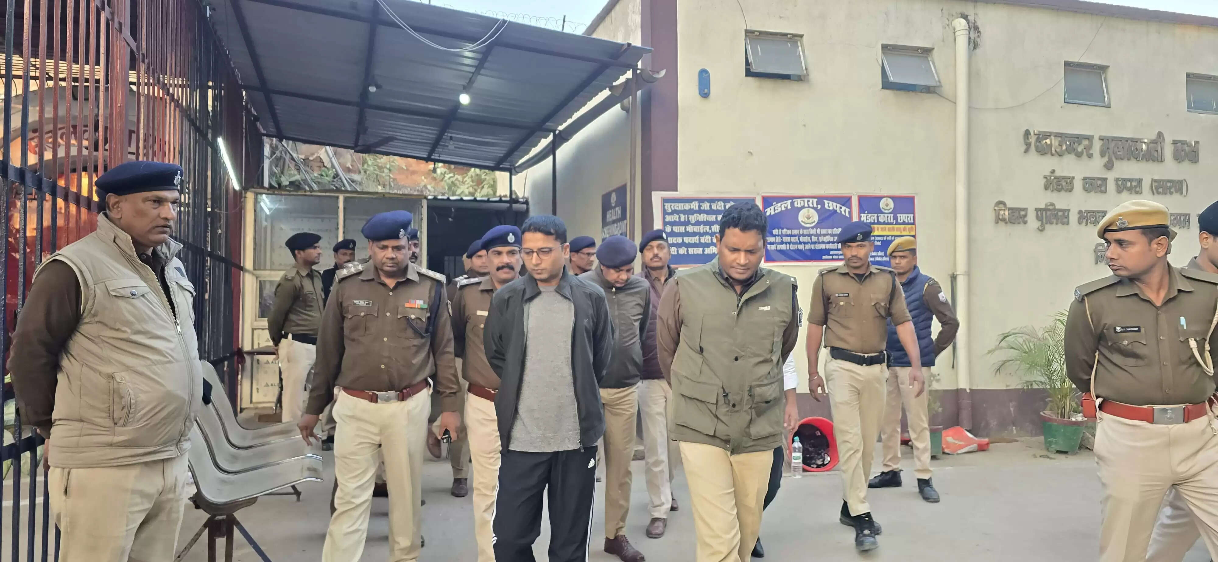 मंडल कारा का जिलाधिकारी और एसएसपी ने किया औचक निरीक्षण