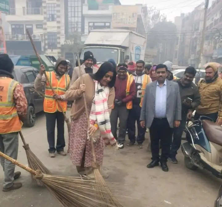 महोत्सव के रूप में जन सहभागिता सुनिश्चित कर चलाएं स्वच्छ तीर्थ अभियान : नगर आयुक्त