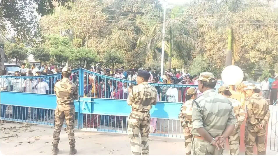 एमडीओ प्रणाली के विरोध में मजदूरों ने प्रदर्शन किया