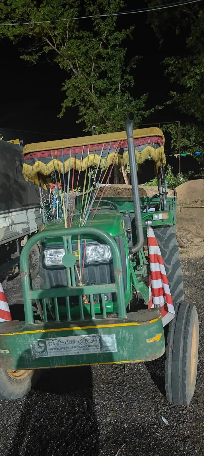 बालू लदा ट्रैक्टर जब्त, खनन विभाग ने की कार्रवाई