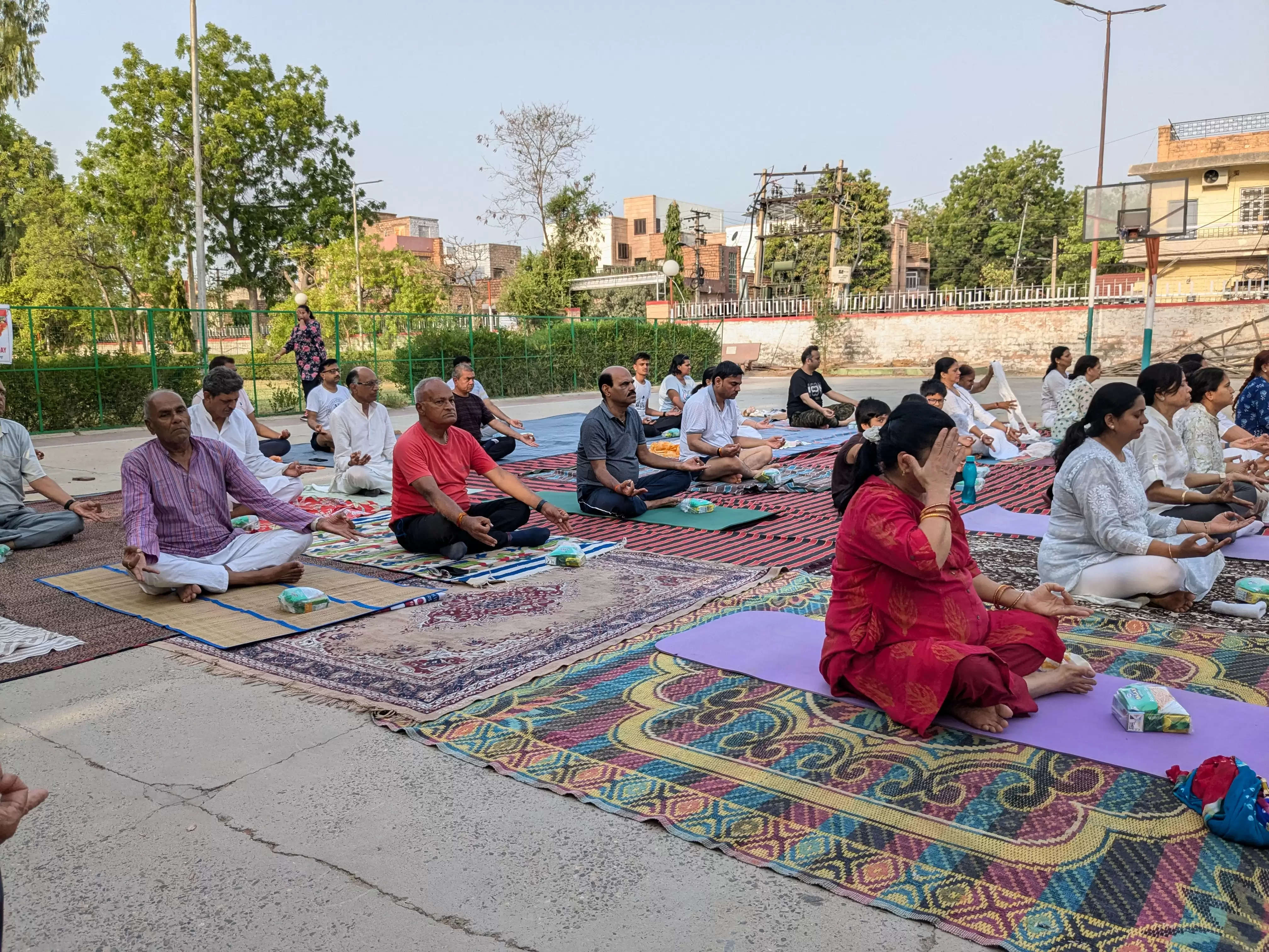 योगमय हुई सूर्यनगरी, सूर्योदय के साथ ही शुरू हो गए कार्यक्रम