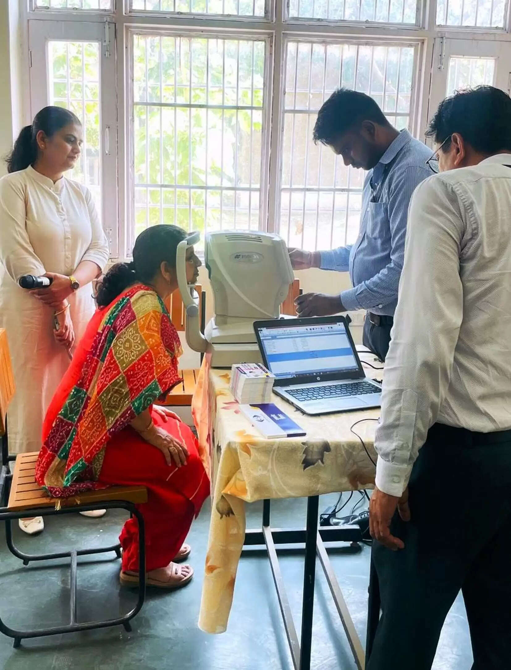 हिसार : आंखों व दातों की नियमित देखभाल करना जरूरी : संतोष कुमारी