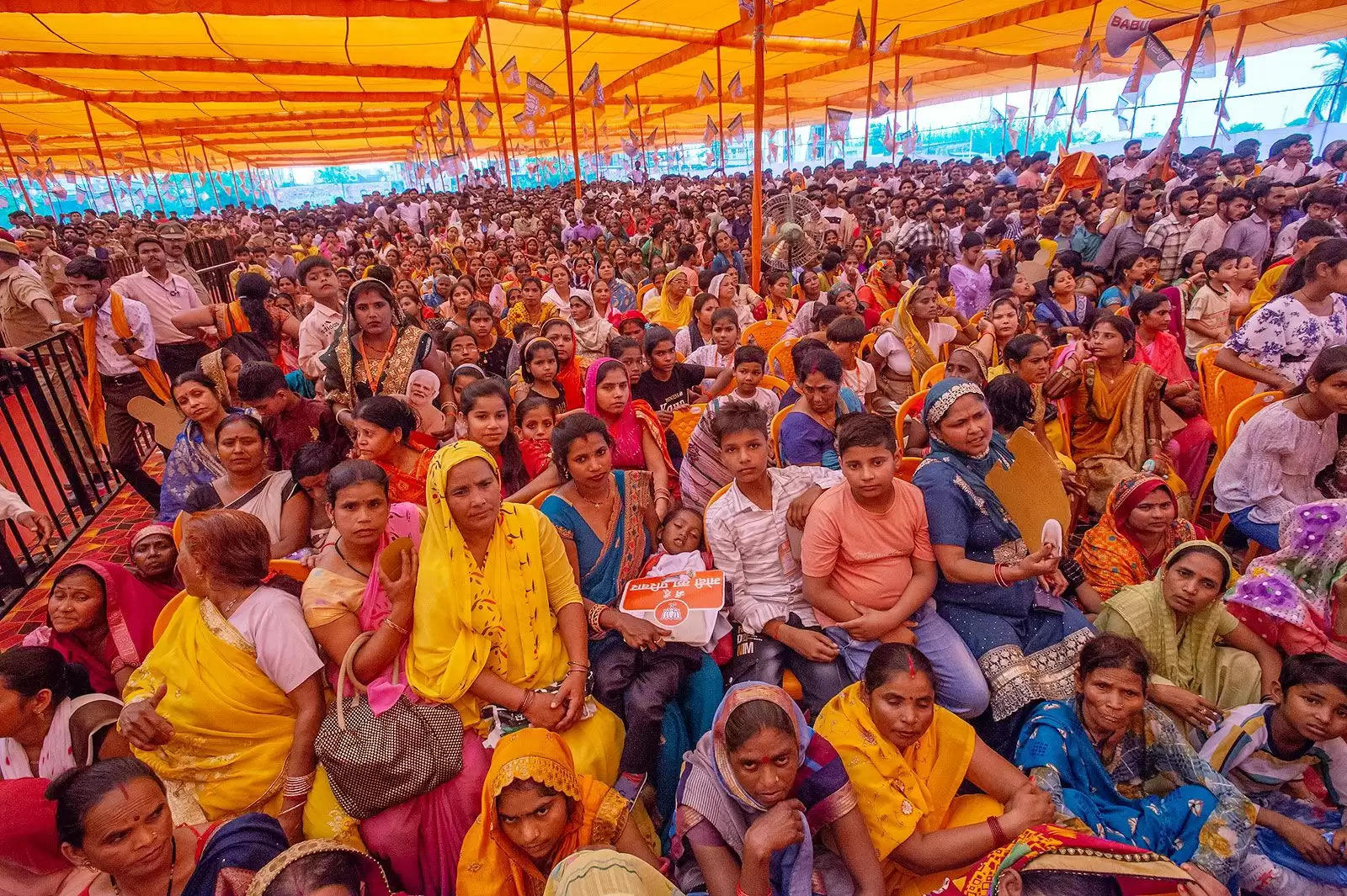 मुख्यमंत्री योगी आदित्यनाथ पहुंचे बहेड़ी... भरी हुंकार