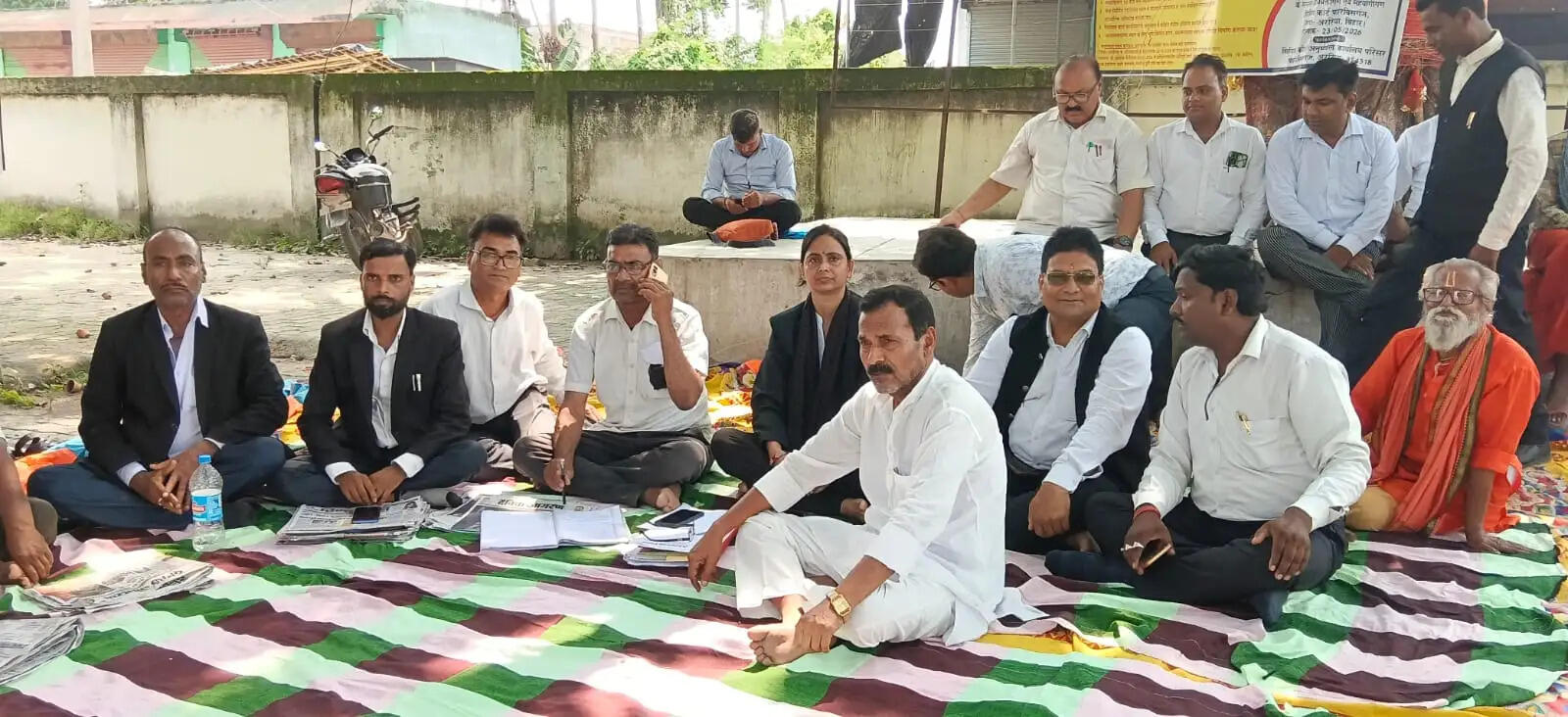 वकीलों का धरना प्रदर्शन आठवें दिन भी जारी,राजनीतिक दलों का भी मिला समर्थन