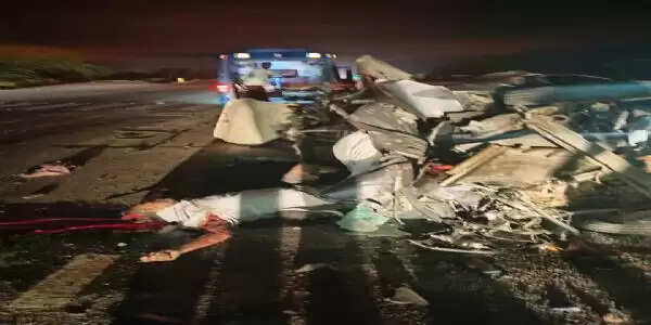 भीषण सड़क हादसे में चार लोगों की मौत, एक गंभीर घायल