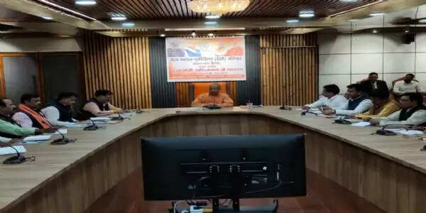 पूर्णतः शुद्ध मतदाता सूची बनवाने में योगदान दें भाजपा कार्यकर्ता : सीएम योगी