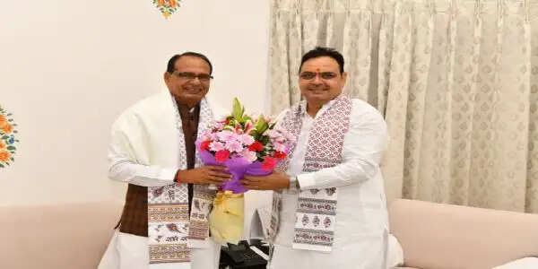 मुख्यमंत्री से केंद्रीय कृषि मंत्री चौहान की शिष्टाचार भेंट