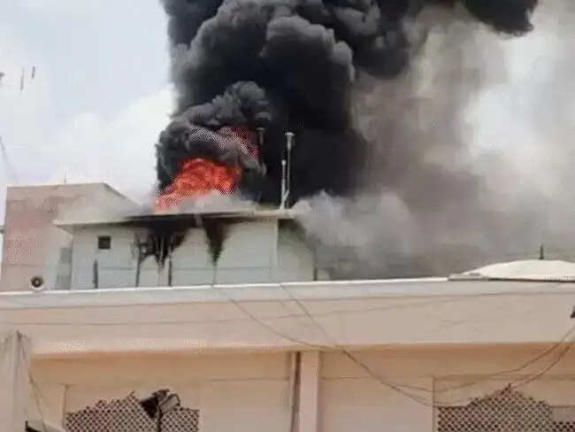 (अपडेट) मप्र के उज्जैन के महाकाल मंदिर में लगी आग, एयर क्वालिटी मैनेजमेंट सिस्टम की बैटरियां जलीं