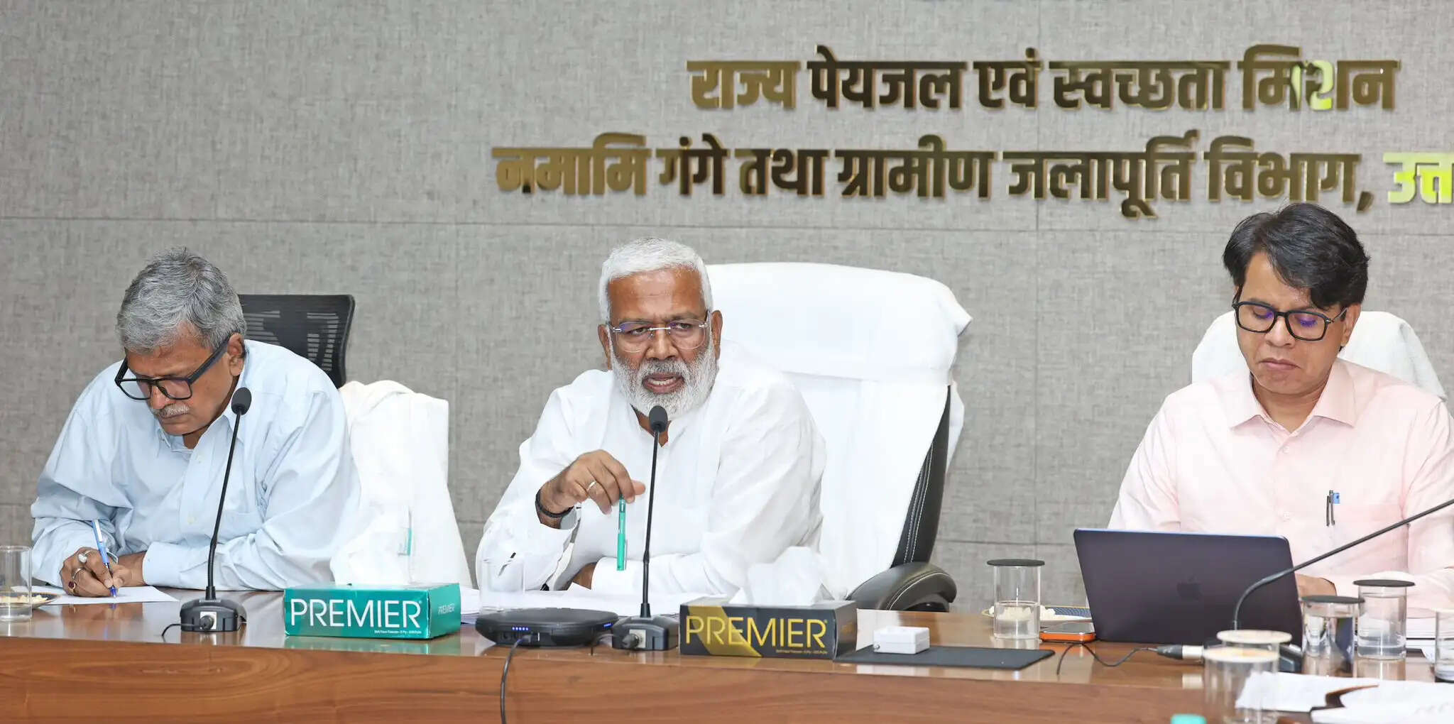 पेयजल आपूर्ति के दौरान पाइप बिछाने के लिए खोदी गई सड़कों को ठीक किया जाएगा : स्वतंत्र देव सिंह