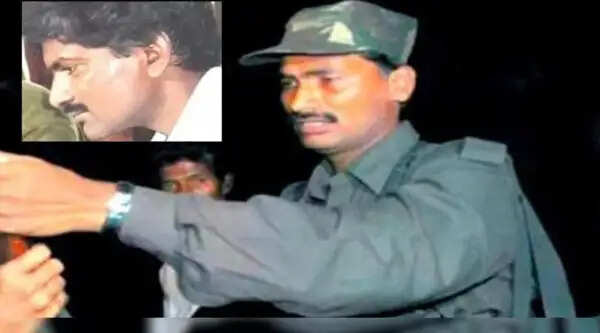 टॉप नक्सल कमांडर 25 लाख के इनामी देवजी ने 16 साथियों के साथ समर्पण किया