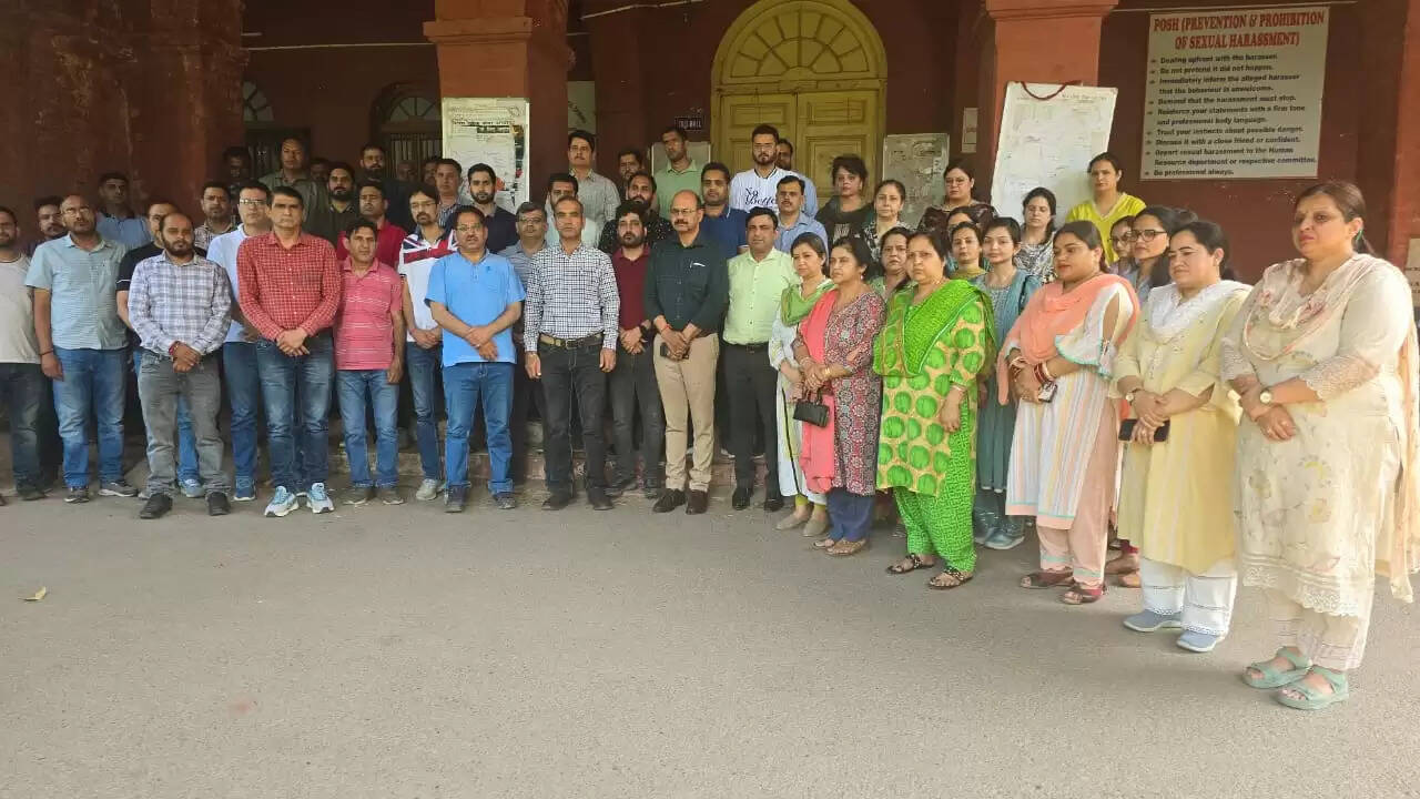 जीजीएम साइंस कॉलेज ने पहलगाम आतंकी हमले की निंदा की, पीड़ितों के लिए मौन रखा