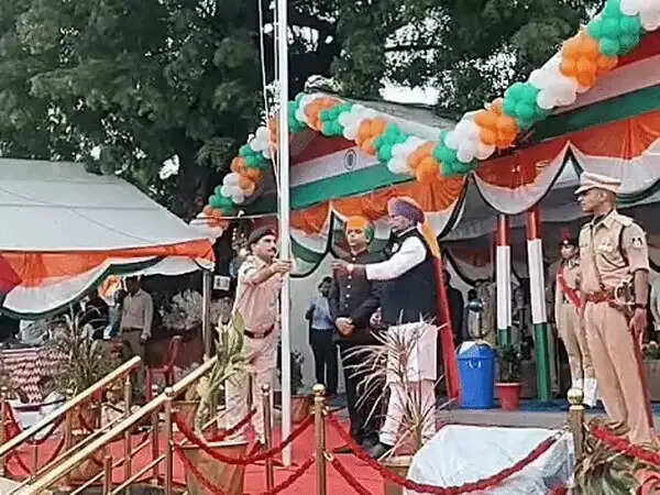 मप्रः मुख्यमंत्री डॉ. यादव ने स्वतंत्रता दिवस पर&nbsp;भोपाल में फहराया&nbsp;तिरंगा,&nbsp;एमपी के विकास का रोडमैप किया पेश