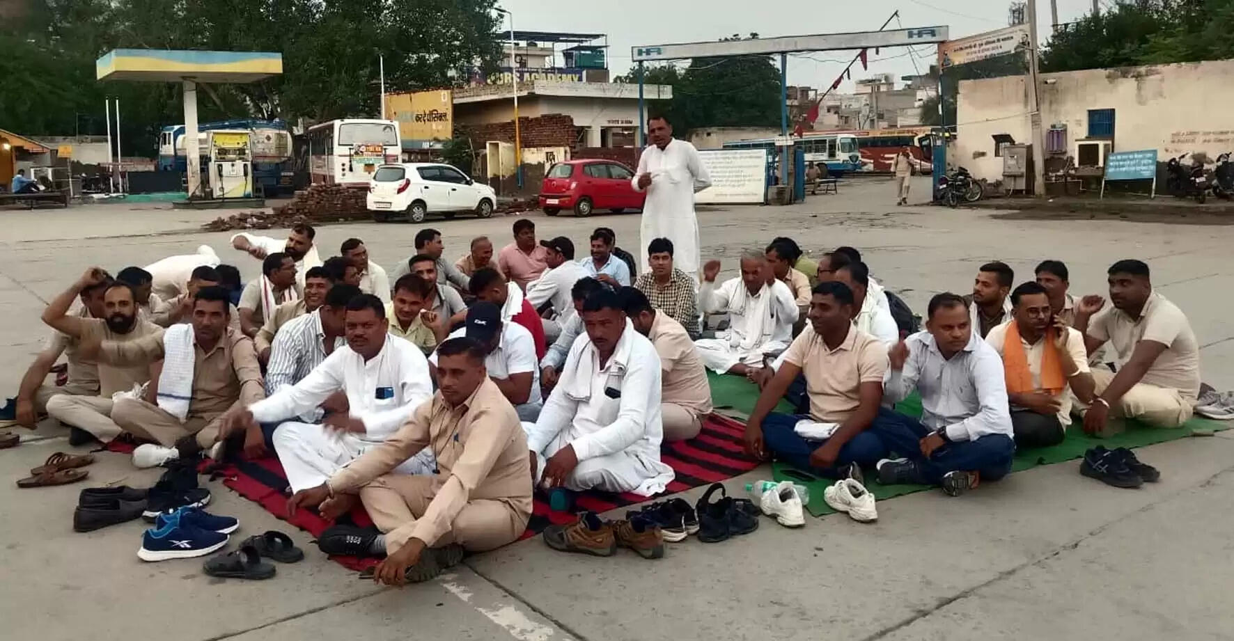 हिसार : परिचालक पर जानलेवा हमले के खिलाफ रोडवेज का चक्का जाम