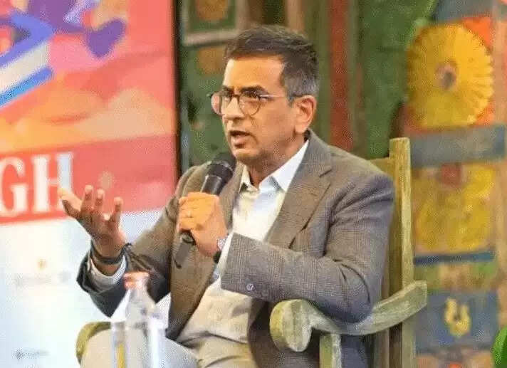 जयपुर लिटरेचर फेस्टिवल: पूर्व सीजेआई डी.वाई. चंद्रचूड़ ने जमानत, कानून और न्यायिक प्रणाली पर बेबाक विचार रखे