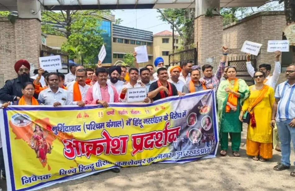 हिन्दू संगठनों ने किया प्रदर्शन, बंगाल में राष्ट्रपति शासन की मांग