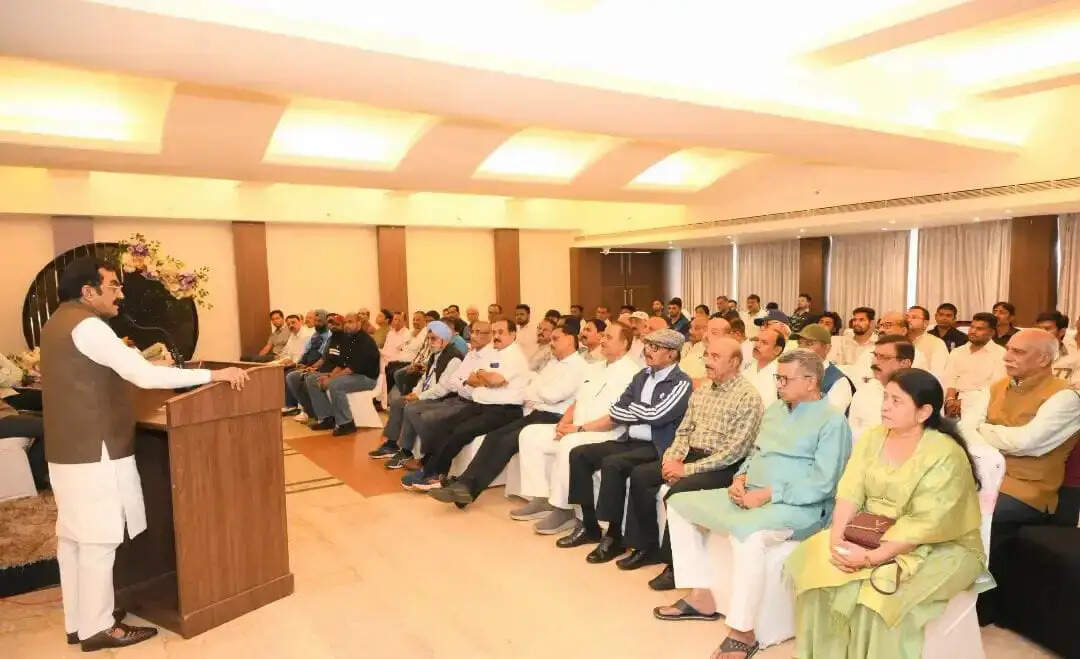 लोकतंत्र बचाओ, अराजकता हटाओ अभियान में हर वर्ग की हो सहभागिता, मंत्री राकेश सिंह ने विभिन्न संगठनों के साथ की बैठक