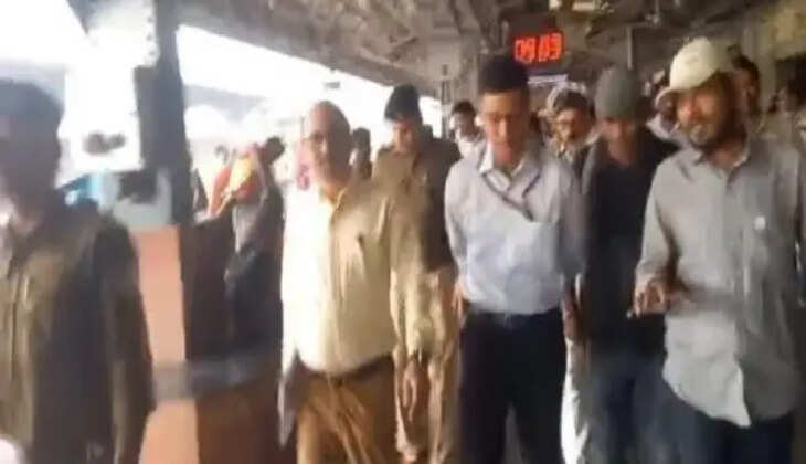 जीएम और डीआरएम ने भागलपुर रेलवे स्टेशन का किया निरीक्षण