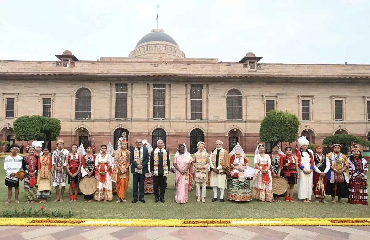 राष्ट्रपति द्रौपदी मुर्मु ने गणतंत्र दिवस पर ‘एट होम’ समारोह किया आयोजित