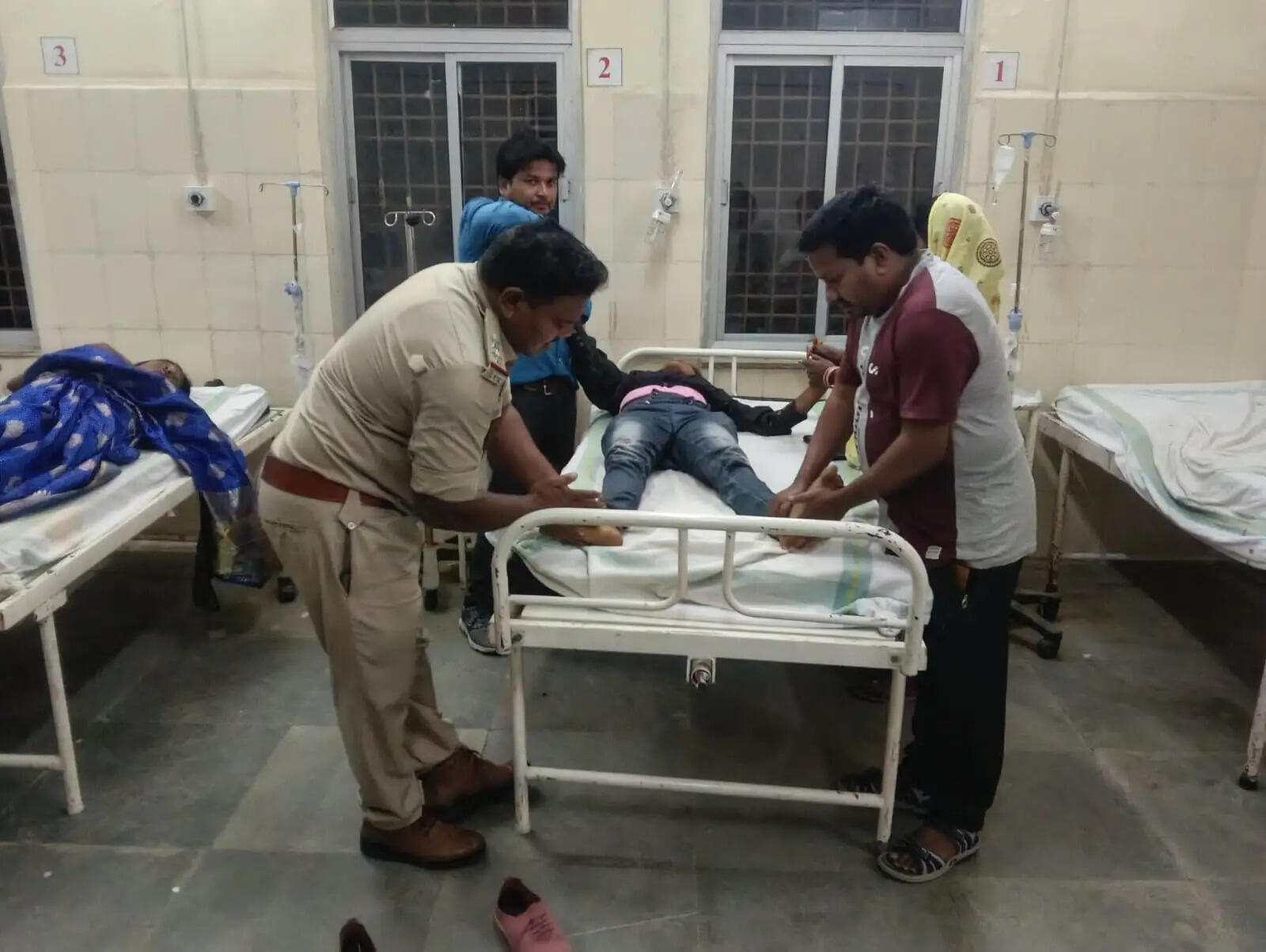 अनूपपुर: डंपर से टकराया माल वाहक वाहन, 12 घायल