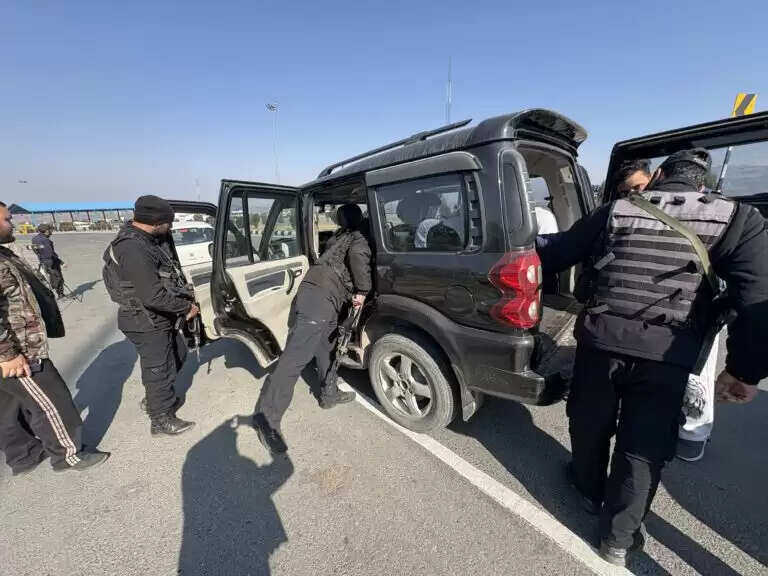 गणतंत्र दिवस से पहले: काजीगुंड में जम्मू-श्रीनगर एनएच-44 पर सुरक्षा बढ़ा दी गई