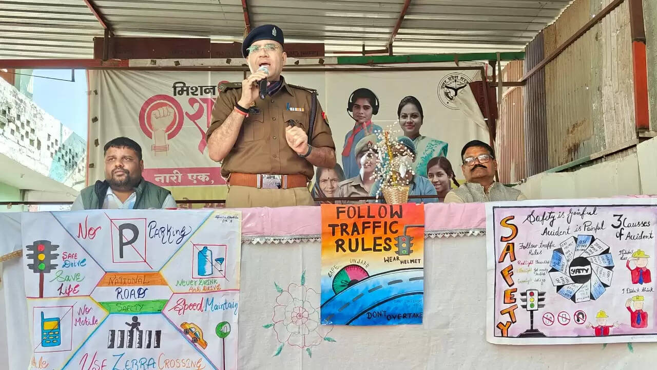 यातायात माह पर बच्चों ने दिए ट्रैफिक जागरूकता का संदेश