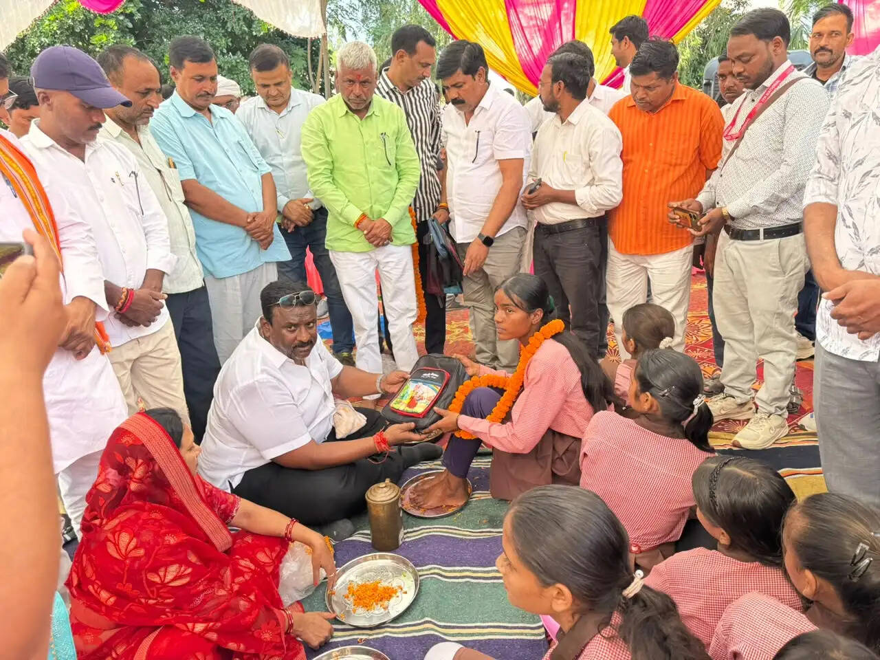 जहां नारियों का सम्मान होता है, वहां देवताओं का वास होता है : रमेश सिंह