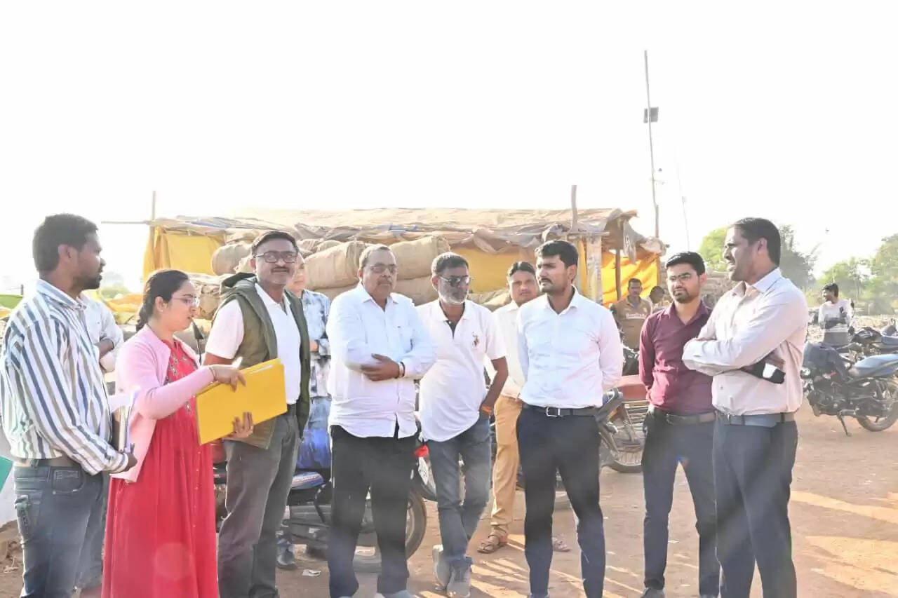 वास्तविक किसानों को दी जाए प्राथमिकता: कलेक्टर अबिनाश मिश्रा