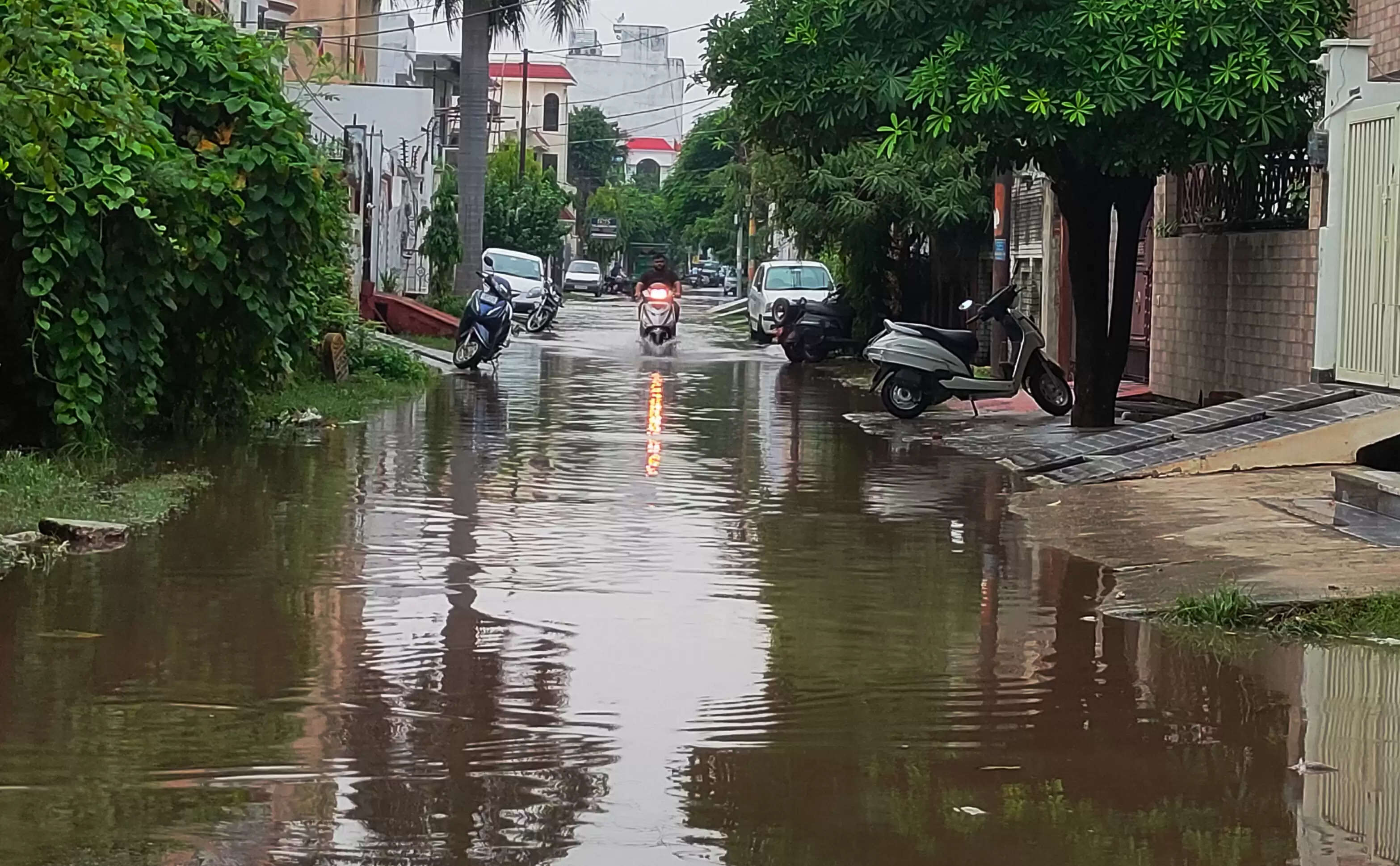 मुरादाबाद में लगातार हाे रही बारिश से पारा गिरा, अधिकतम तापमान छह डिग्री और न्यूनतम तीन डिग्री घटा