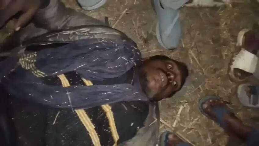 चोर समझकर विक्षिप्त व्यक्ति की पिटाई, थाना अध्यक्ष की तत्परता से बची जान