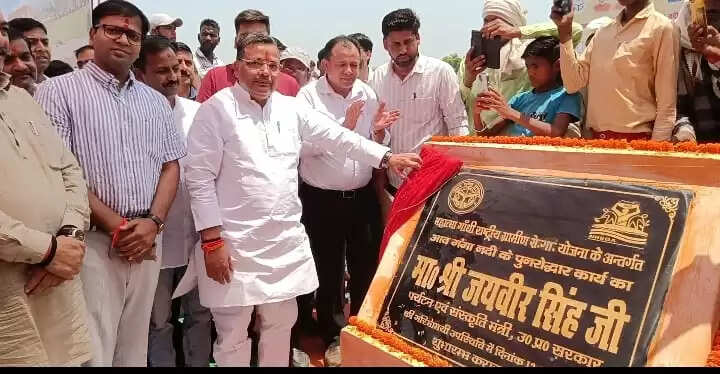 पर्यटन मंत्री ने आव गंगा नदी के जीर्णाेंद्धार के कार्य का भूमि पूजन का किया शुभारम्भ