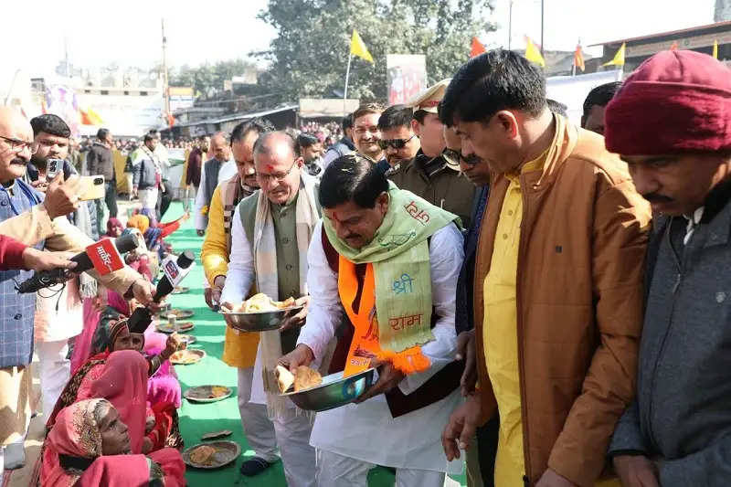 मप्रः मुख्यमंत्री ने ओरछा के श्री रामराजा मंदिर में देखा श्री रामलला के प्राण प्रतिष्ठा समारोह का सजीव प्रसारण