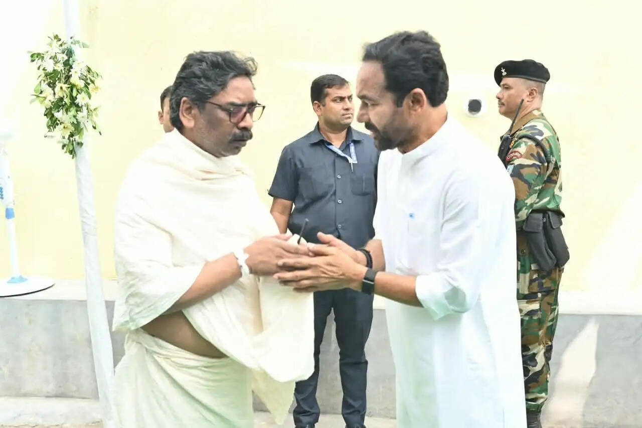 केंद्रीय मंत्री जी. किशन रेड्डी ने हेमंत सोरेन से मिलकर जताया शोक