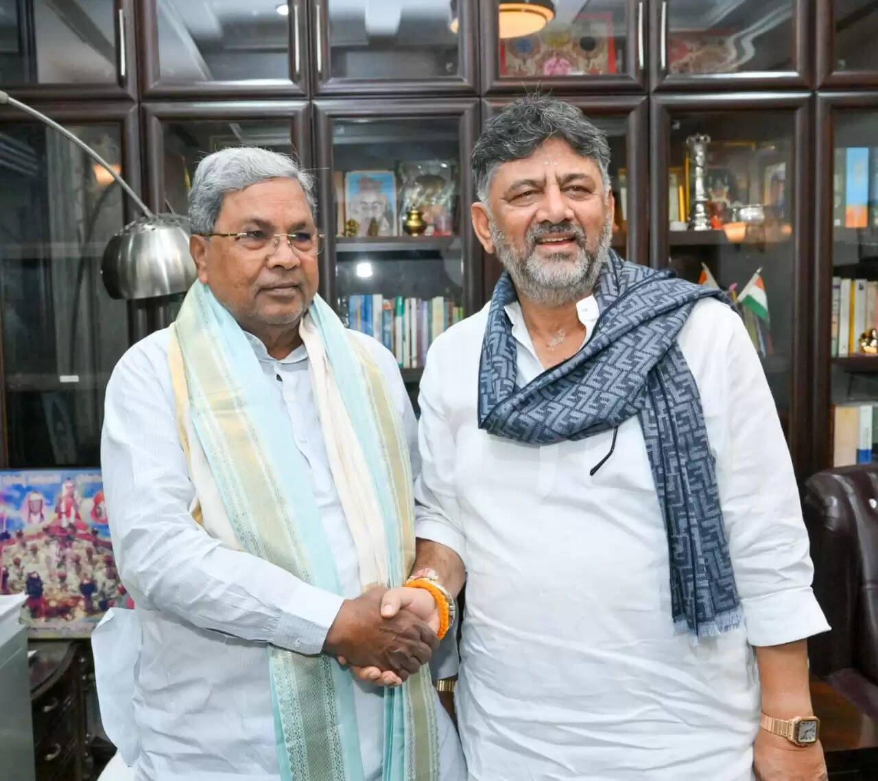 कर्नाटक में सत्ता नेतृत्व की अटकलाें पर विराम लगाने के लिए सिद्धारमैया की एक और काेशिश