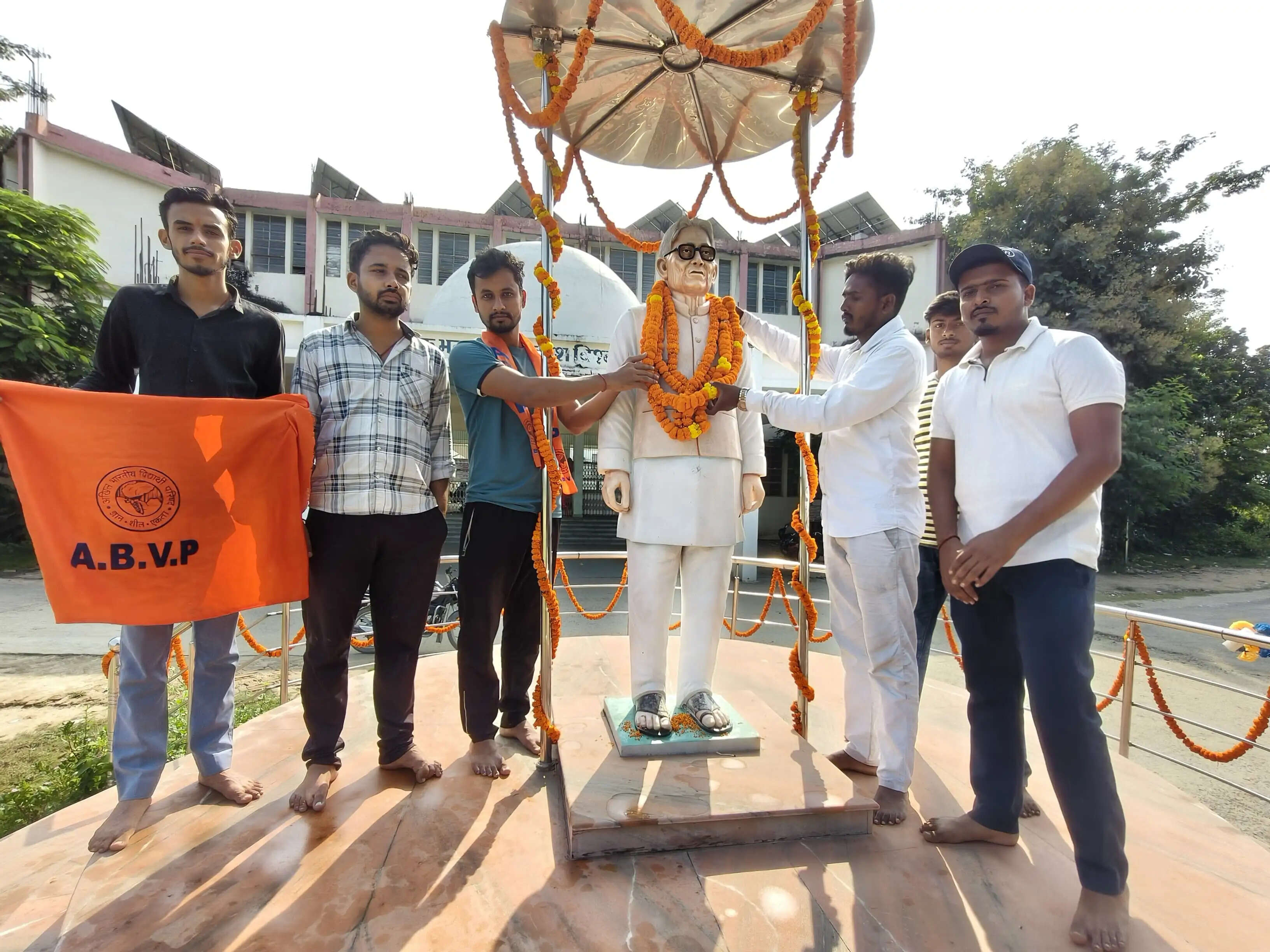 लोकनायक जेपी की जयंती पर अभाविप ने चलाया स्वच्छता अभियान
