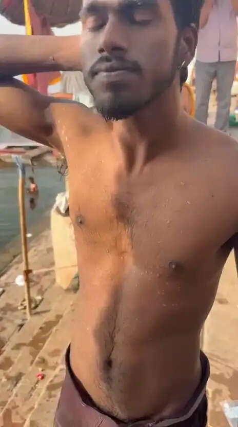 वाराणसी: गंगा में डूब रहे युवकों को जल पुलिस ने बचाया