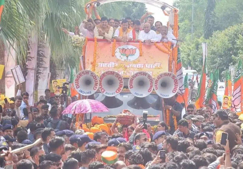 भाजपा के राष्ट्रीय अध्यक्ष नवीन इंदौर पहुंचे, स्वामित्व योजना के हितग्राहियों को करेंगे रजिस्ट्री वितरण का शुभारंभ