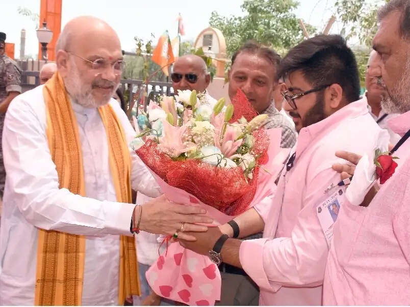 अमित शाह ने गांधीनगर में भाजपा के शीर्ष नेताओं के साथ की कई अहम विषयों पर चर्चा