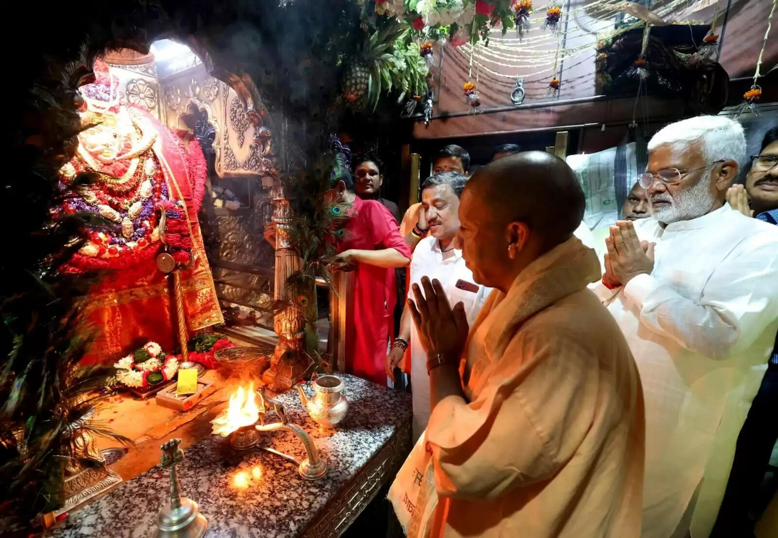 श्रावण मास में मुख्यमंत्री योगी ने की बाबा विश्वनाथ की आराधना