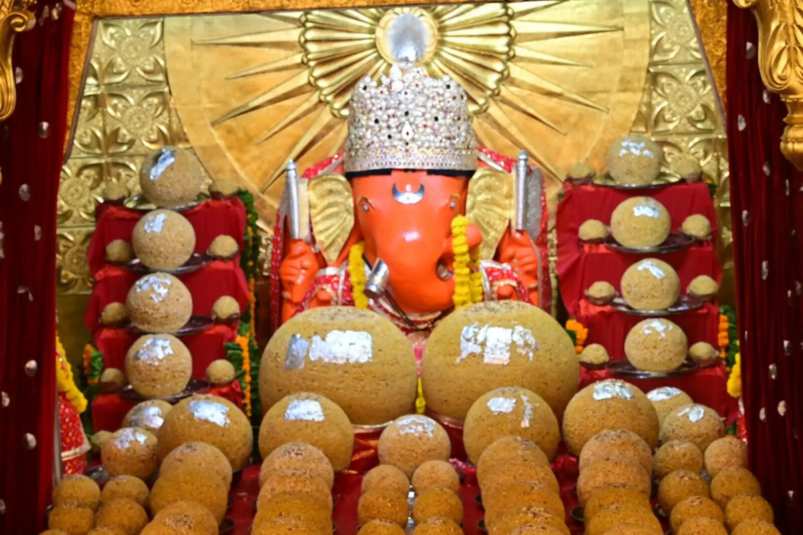 मोती डूंगरी गणेश मंदिर में सजे हजारों मोदक: 251 किलो के दो विशाल मोदक रहे आकर्षण का केंद्र