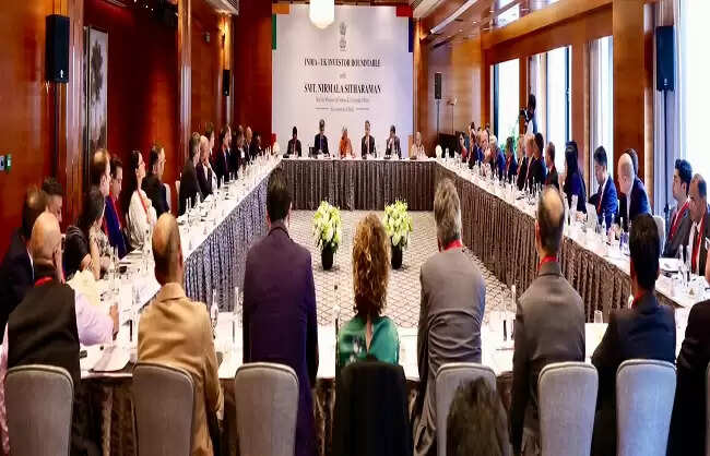 लंदन में भारत-ब्रिटेन निवेशक गोलमेज सम्‍मेलन में 60 निवेशकों ने लिया हिस्सा