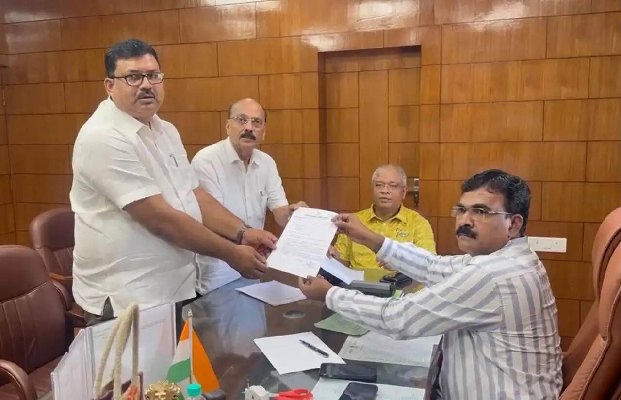 कांग्रेस ने मुख्य निर्वाचन पदाधिकारी को सौंपा ज्ञापन, एसआईआर में पारदर्शिता की मांग
