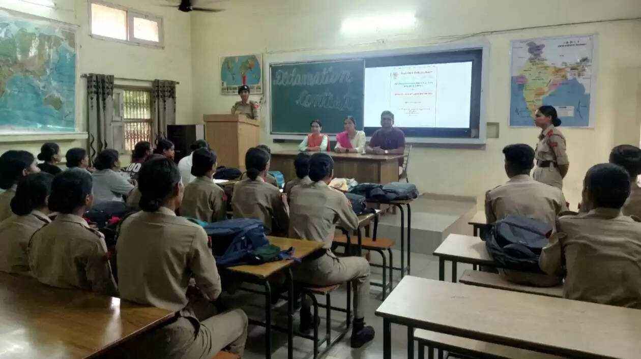 हिसार : दयानंद कॉलेज में अंतरमहाविद्यालय भाषण प्रतियोगिता का आयोजन
