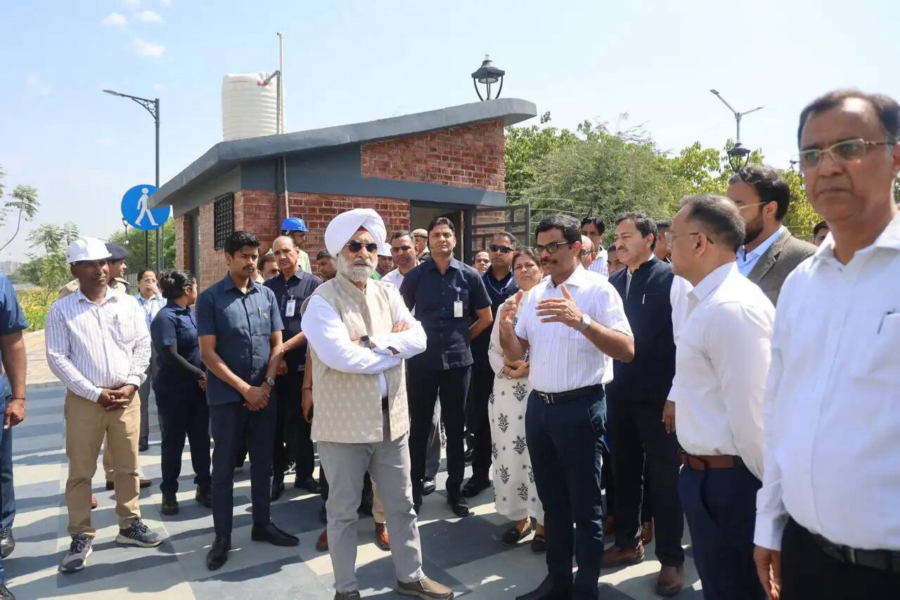 उपराज्यपाल ने द्वारका में चल रही डीडीए परियोजनाओं की समीक्षा की