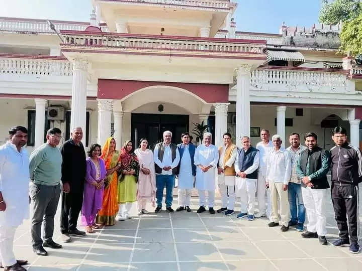 अलवर जिला प्रमुख छील्लर ने किया भाजपा प्रत्याशी यादव का स्वागत, कांग्रेस में हलचल