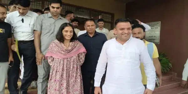 राजनीति वाले खेल छोड़ दें, मैं राजनीति छोड़ वापस मैदान में लौट जाएंगी : विनेश फोगाट