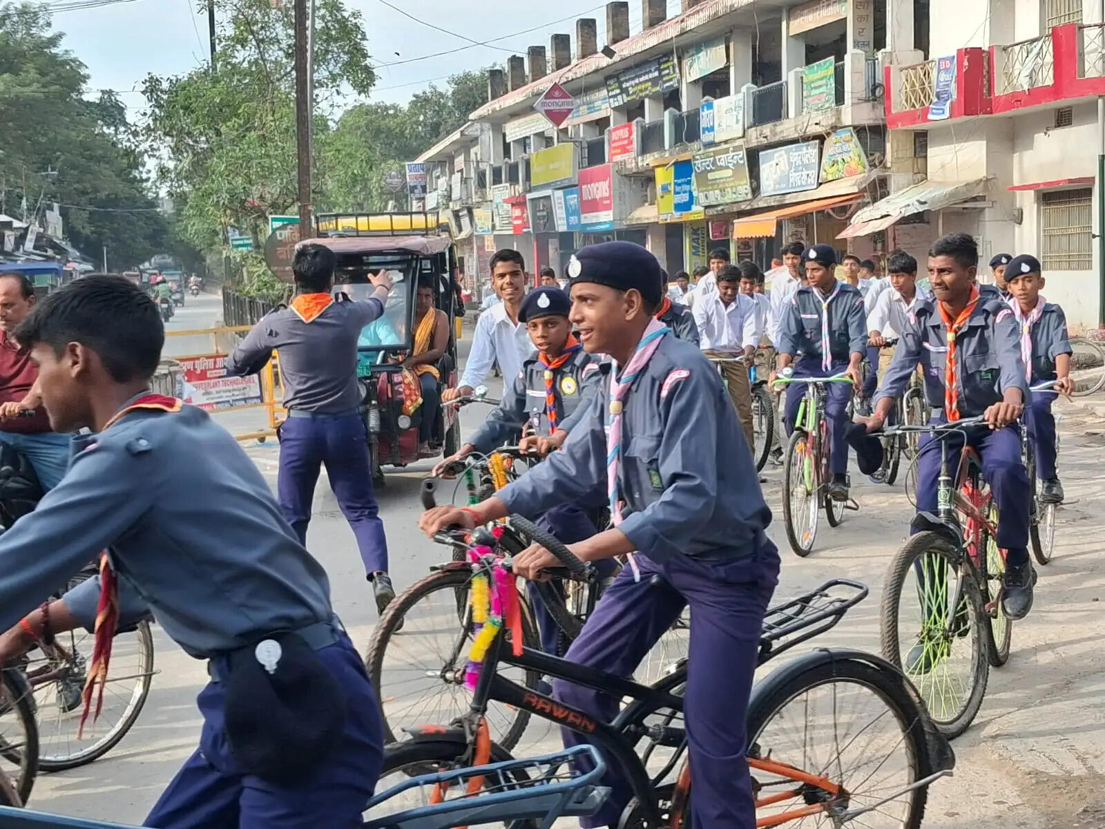 सेवा ज्योति कार्यक्रम के तहत छपरा में निकाली गई साइकिल रैली