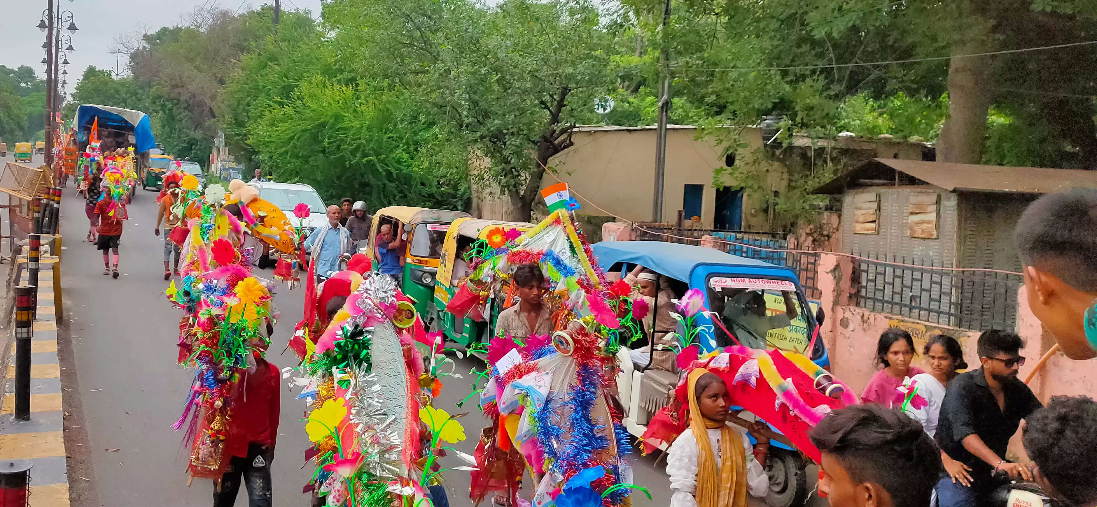 शिवरात्रि पर कांवड़ चढ़ाने पहुंचे हजाराेंं कांवड़ियां, शिवतेरस काे करेगें जलाभिषेक