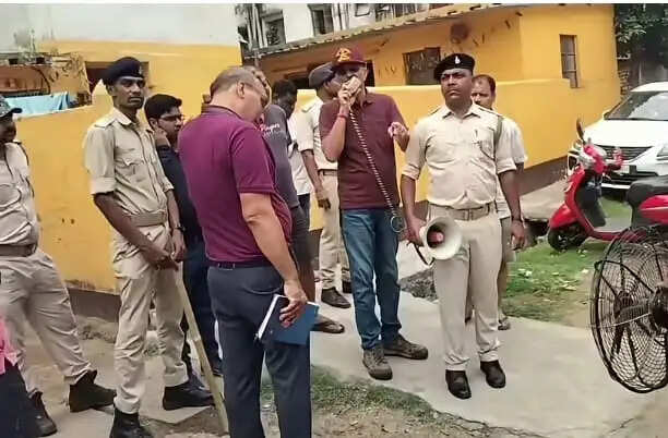 अवैध बिजली-पानी कनेक्शन हटाने पहुंची बीएसएल टीम का विरोध, होमगार्ड जवान घायल