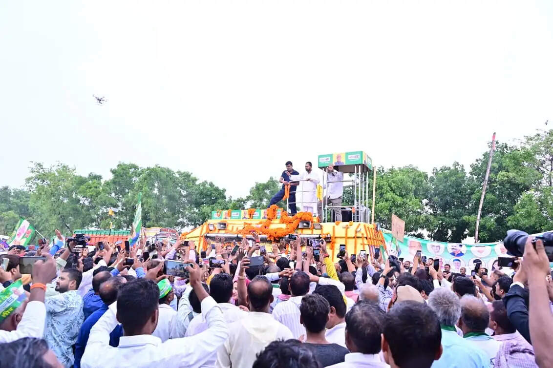 निशांत ने ‘सद्भाव यात्रा’ के दौरान,&nbsp; पश्चिमी चंपारण में राष्ट्रपिता महात्मा गांधी की प्रतिमा पर माल्यार्पण किया शुभारंभ